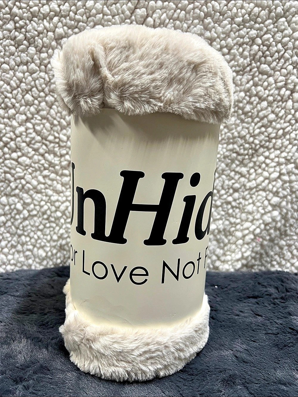UnHide Lil' Marsh Faux Fur Blanket Throw.  NWT